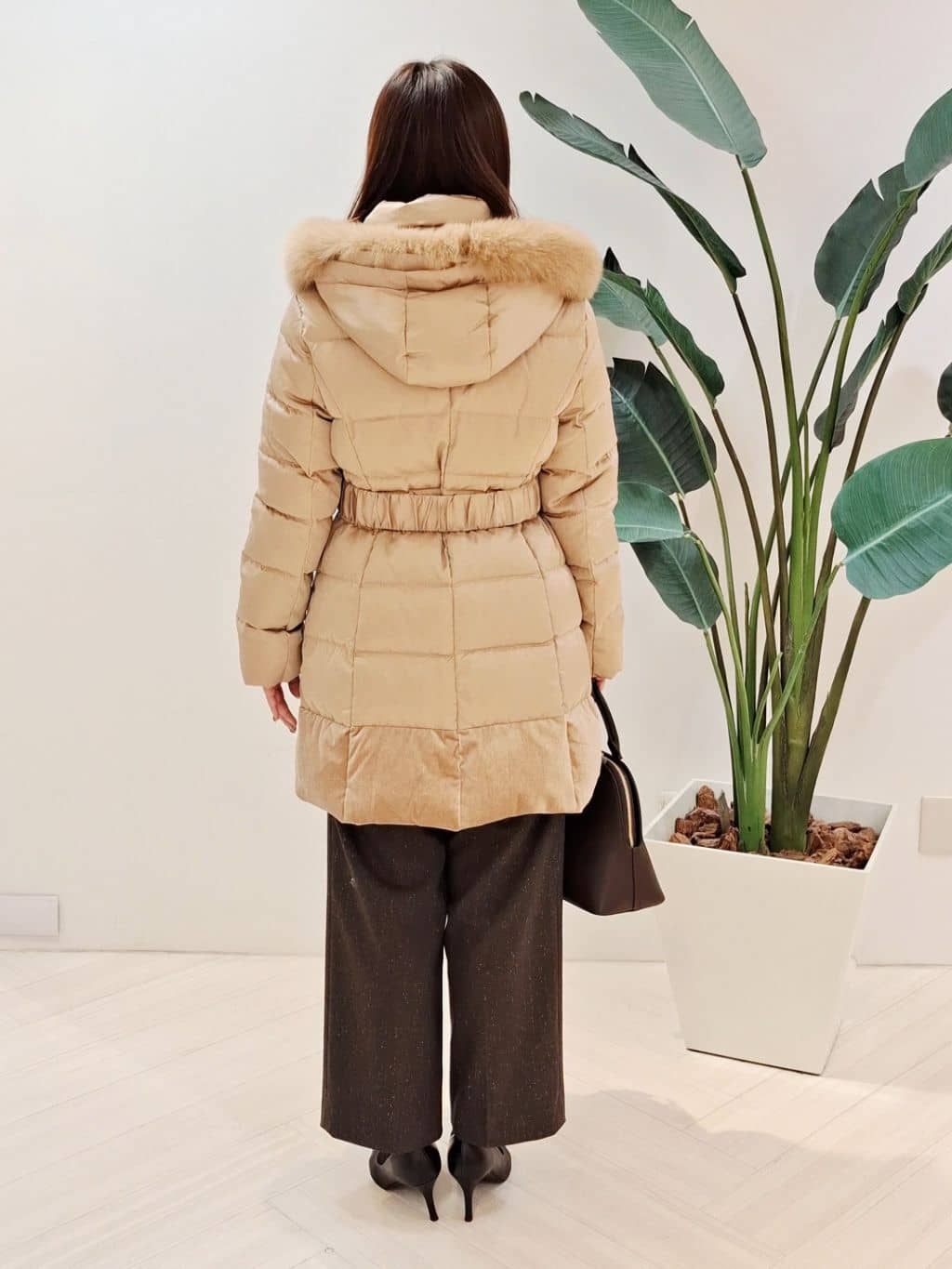 YuKaRiさんの「UNTITLED｜【ミディ丈】ベルト付ダウンコート」を使ったコーディネート
