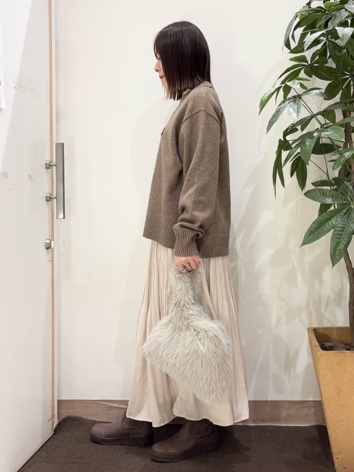 宗形さんの「SHOO･LA･RUE｜【S-LL/洗濯機可】ふわふわがやみつきになる柔らかさ スウェットライクロゴニット」を使ったコーディネート