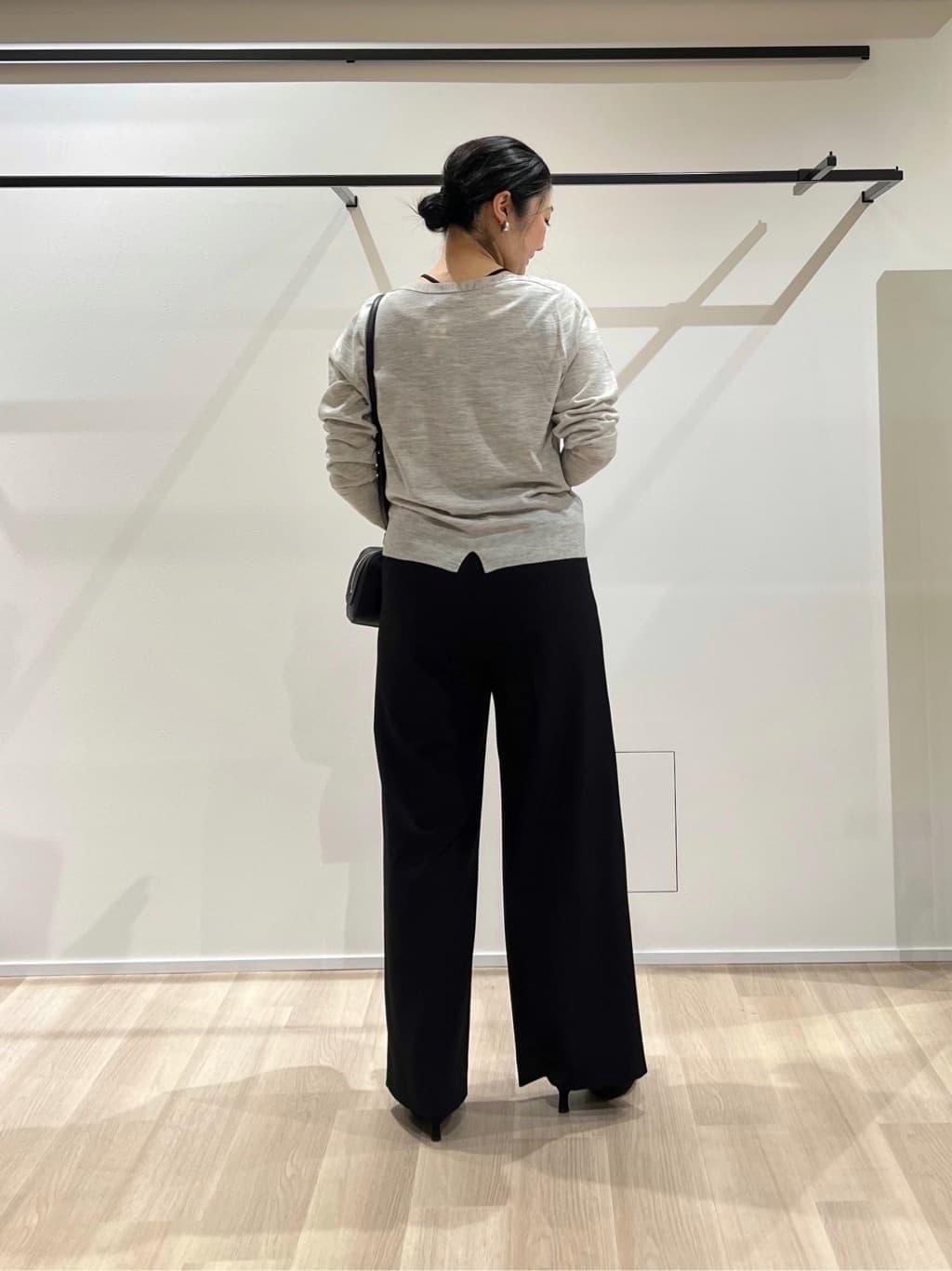 TOMOMIさんの「UNTITLED｜【アンサンブル可/洗える】シルクウールカシミヤ ドルマンスリーブニット」を使ったコーディネート