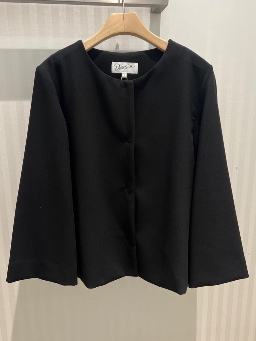 momoさんの「Dessin｜【洗える】フリルネックジョーゼットブラウス」を使ったコーディネート