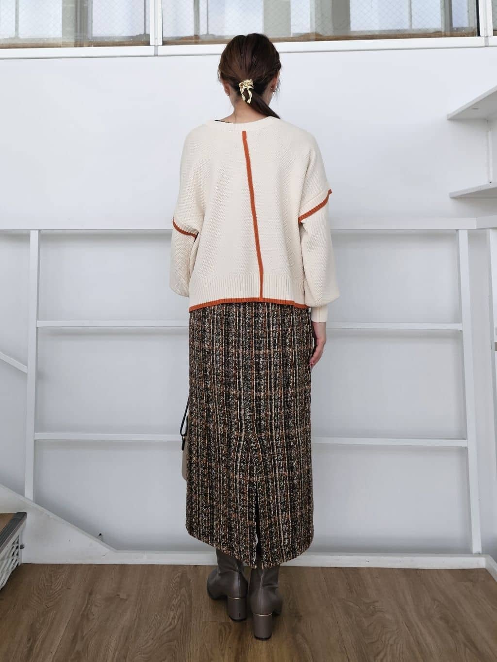 ゆゆさんの「SHOO･LA･RUE｜【前後2WAY/S-LL】体型カバーもこなれ見えも叶う　ふんわりお袖の配色パイピングニット」を使ったコーディネート