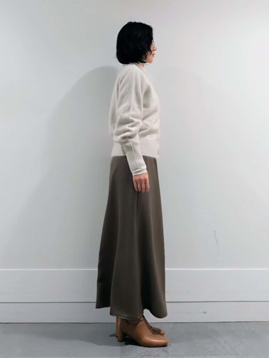 ミズタさんの「UNTITLED｜【ふわふわニット/前後2WAY】フォックスカシミヤカーディガン」を使ったコーディネート