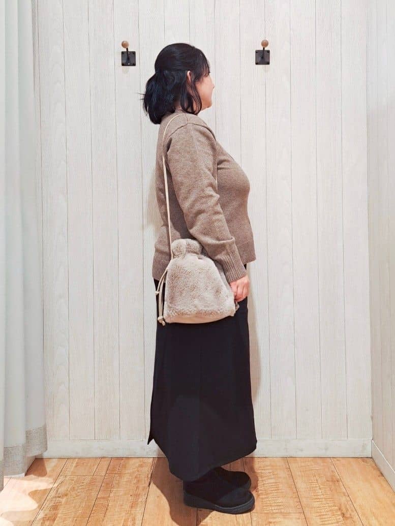 kotomiさんの「SHOO･LA･RUE｜【S-LL/洗濯機可】ふわふわがやみつきになる柔らかさ スウェットライクロゴニット」を使ったコーディネート