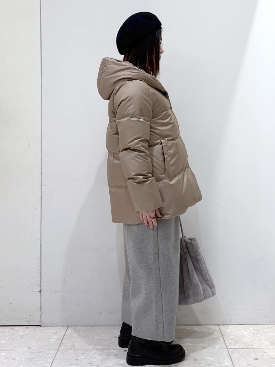mameさんの「OPAQUE.CLIP｜撥水フードミドルダウンコート【防風／抗菌防臭／洗濯機OK】《S～LL》」を使ったコーディネート