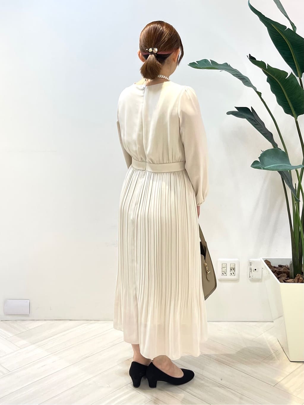 Tomoさんの「UNTITLED｜【洗える/セレモニー】プリーツワンピース」を使ったコーディネート