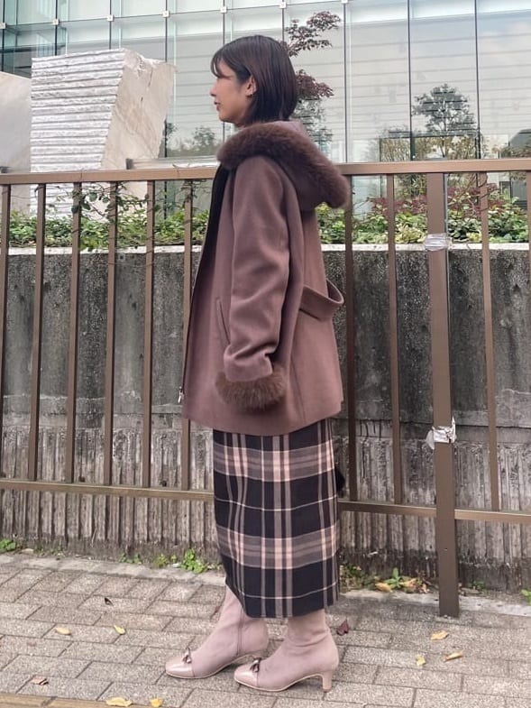 abeさんの「Couture brooch｜【大人可愛い・フード取り外し可能】フードフェイクファー ハーフ丈コート」を使ったコーディネート