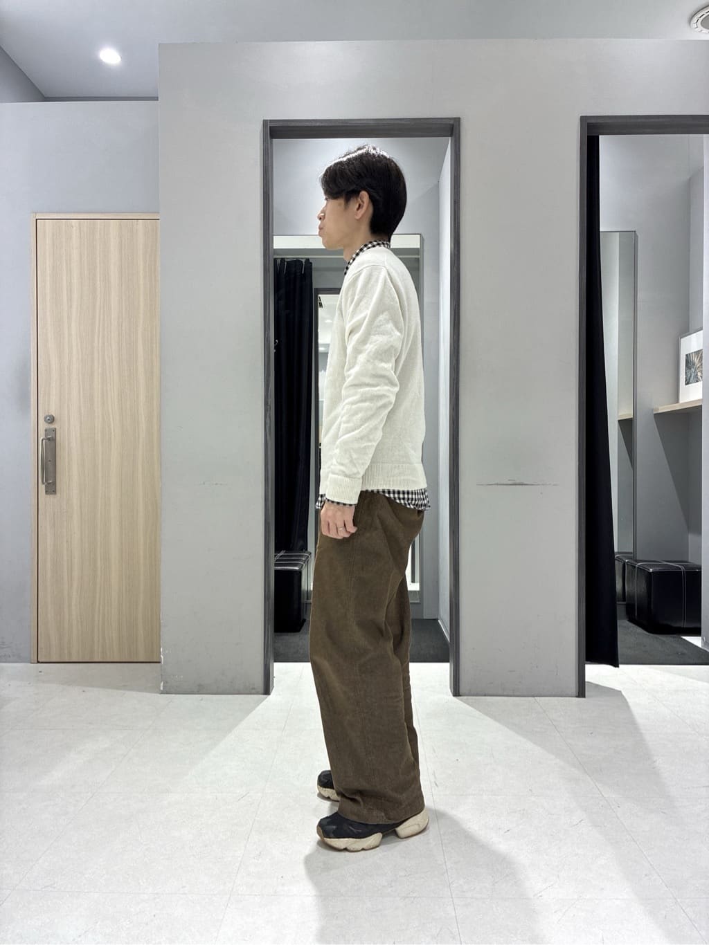 わいずみさんの「TAKEO KIKUCHI｜【Air Palette Knit】ワンポイント カラーニット プルオーバー」を使ったコーディネート
