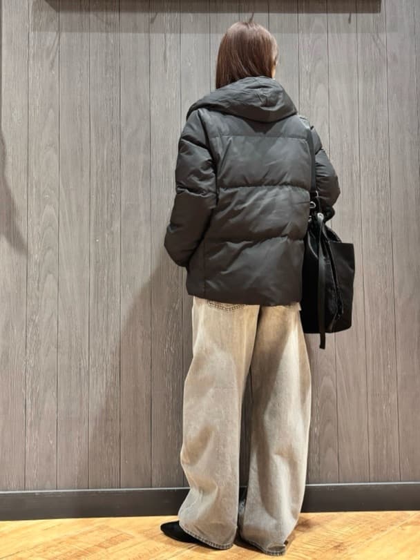 meiさんの「SHOO･LA･RUE｜【撥水/洗える】ショートフーディーダウン」を使ったコーディネート