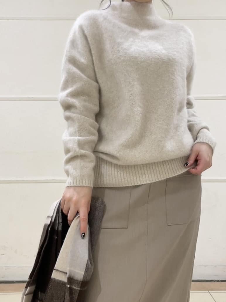 watanabeさんの「UNTITLED｜【大人な品格/ふわふわニット】フォックスカシミヤ コクーンニット」を使ったコーディネート