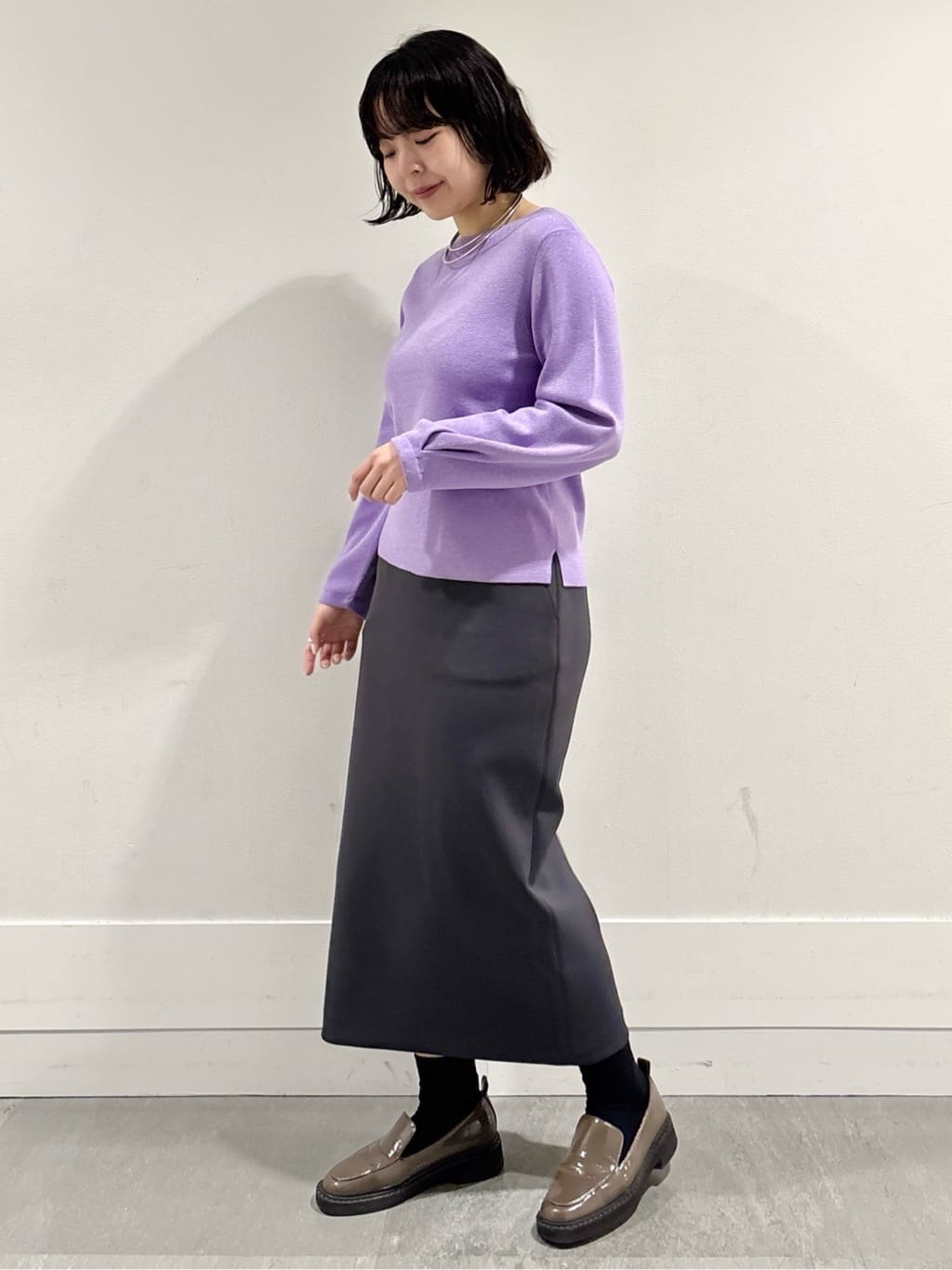 モエカさんの「UNTITLED｜【きれいめ/洗える】ラメ入りワイドボートネックニット」を使ったコーディネート