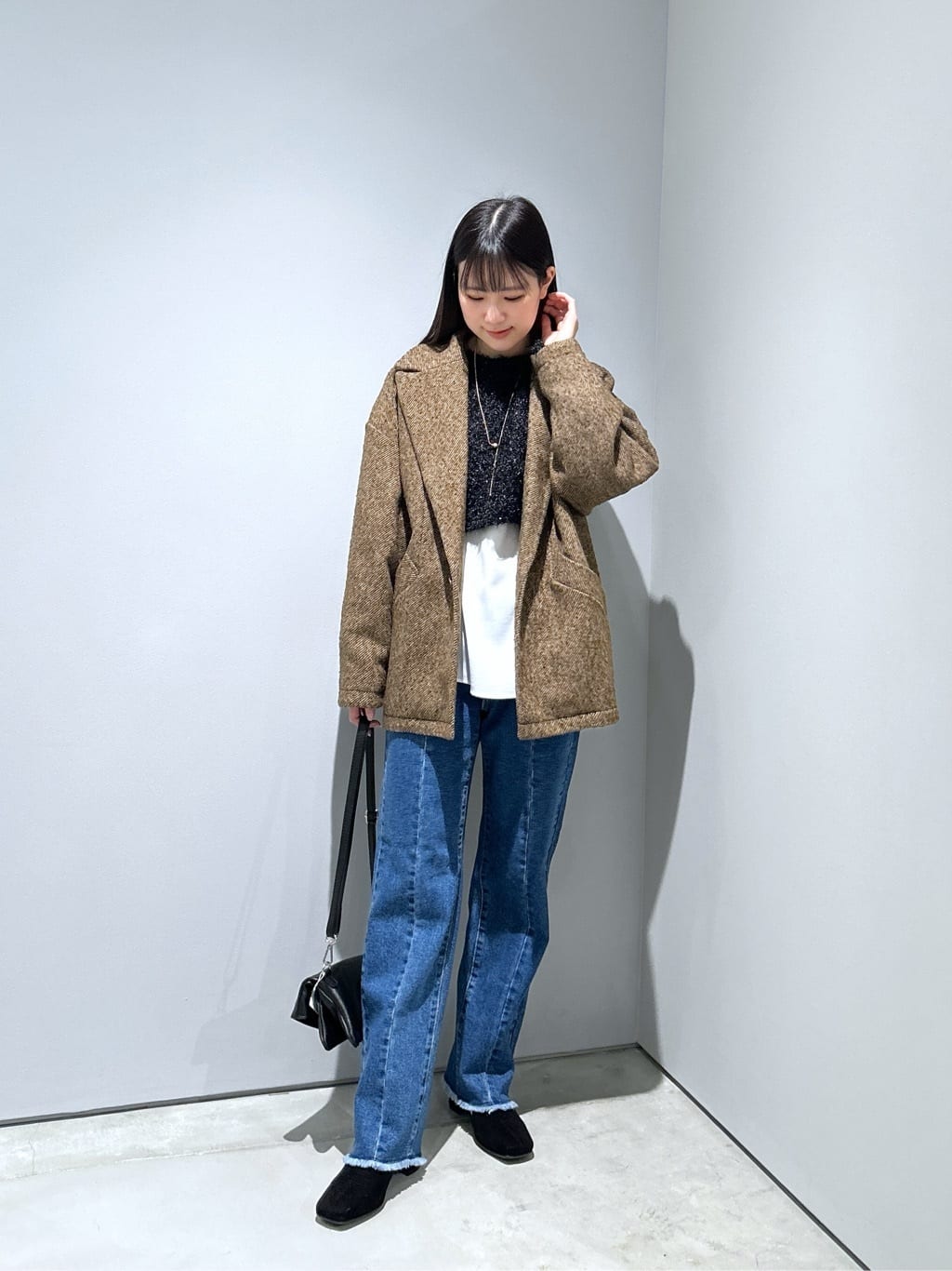 Renoさんの「INDIVI｜クロップドメッシュニット」を使ったコーディネート
