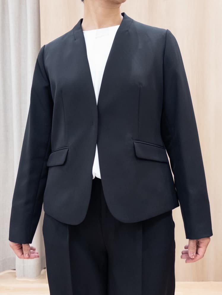 シュウコさんの「grove｜【マシンウォッシュ／防シワ/SS-3L】ストレッチノーカラージャケット」を使ったコーディネート