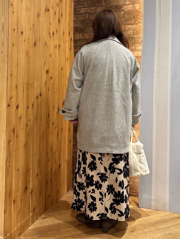 ゆかぴさんの「SHOO･LA･RUE｜【S-LL】華やかで主役 花柄Aラインスカート」を使ったコーディネート