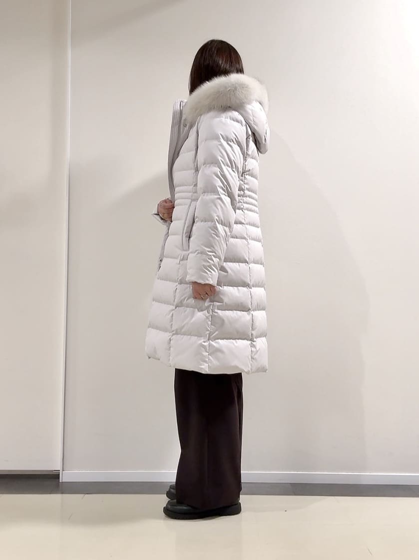 YUIさんの「UNTITLED｜【はっ水機能/フード取り外し可/防寒】ロングダウンコート」を使ったコーディネート