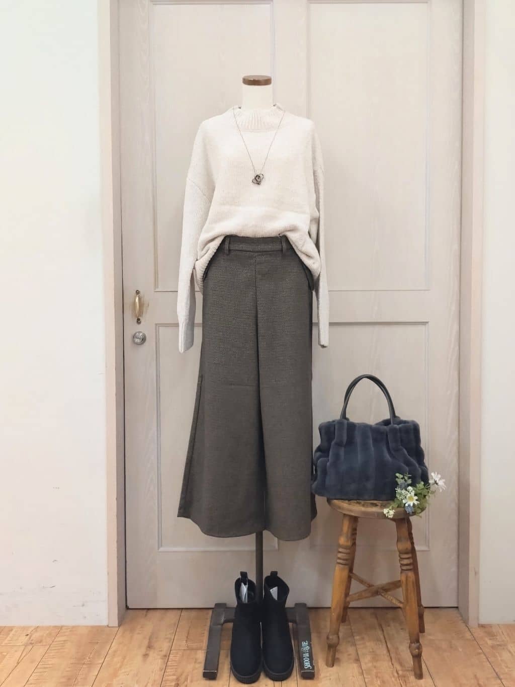 asaさんの「SHOO･LA･RUE｜【高レビュー】ウエストゴムで穿きやすい　ガウチョパンツ」を使ったコーディネート