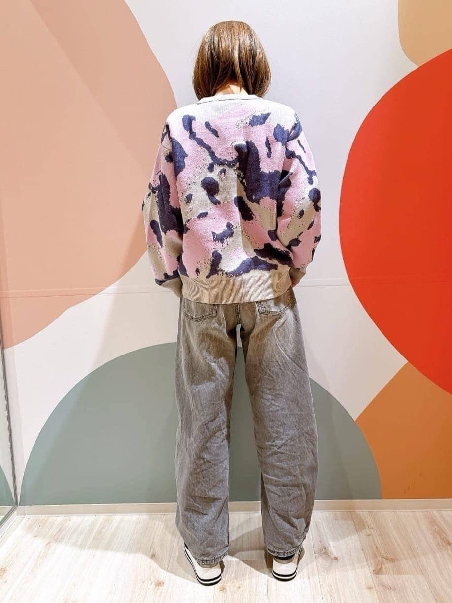 長男さんの「SHOO･LA･RUE｜【洗濯機可/S-LL】1枚で華やかに ラメ入りニュアンス柄ニット」を使ったコーディネート