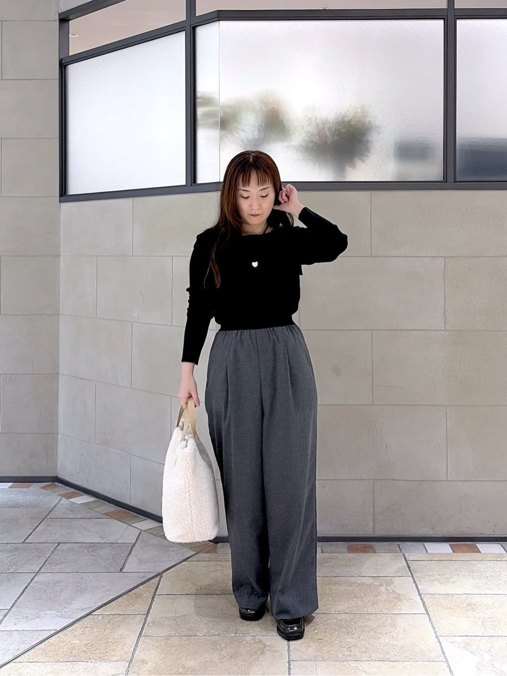 よねさんの「INDIVI｜【再入荷】アシメオフショルニット」を使ったコーディネート