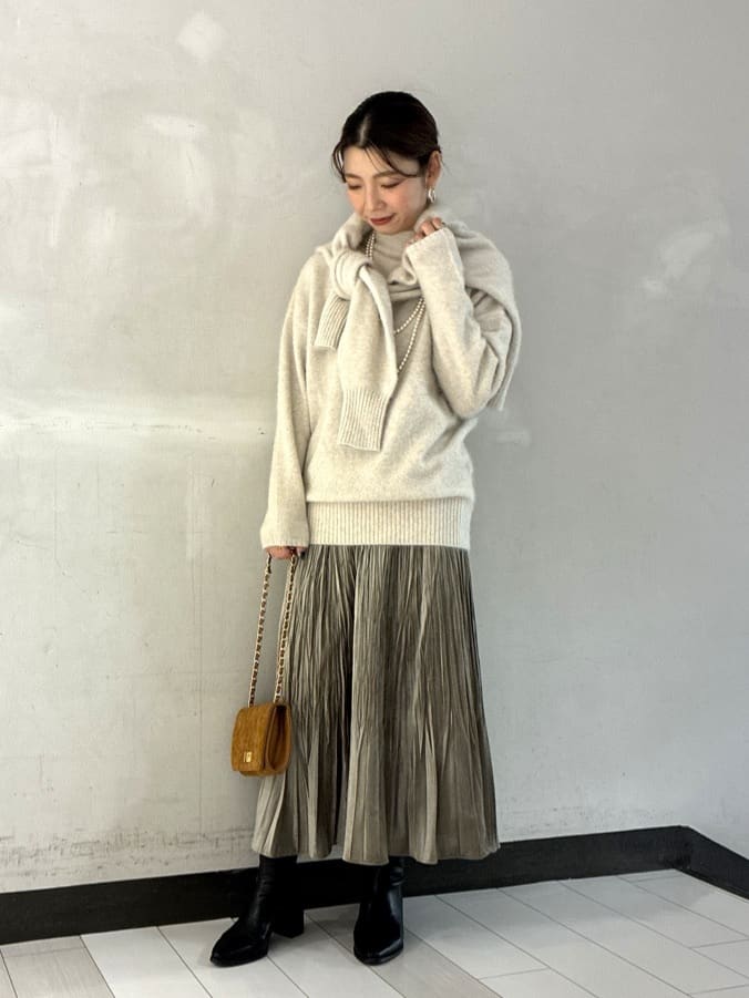 Rinさんの「UNTITLED｜【大人な品格/ふわふわニット】フォックスカシミヤ コクーンニット」を使ったコーディネート