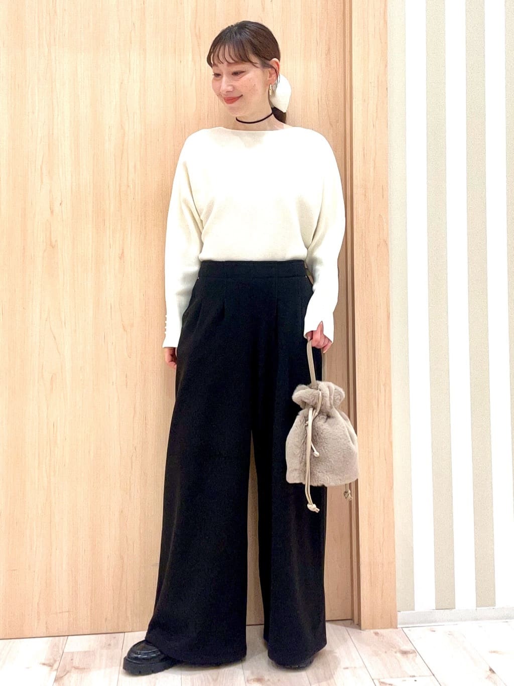 ririさんの「SHOO･LA･RUE｜【着丈選べる/きっと虜になる】あったかもちもち ワイドパンツ」を使ったコーディネート