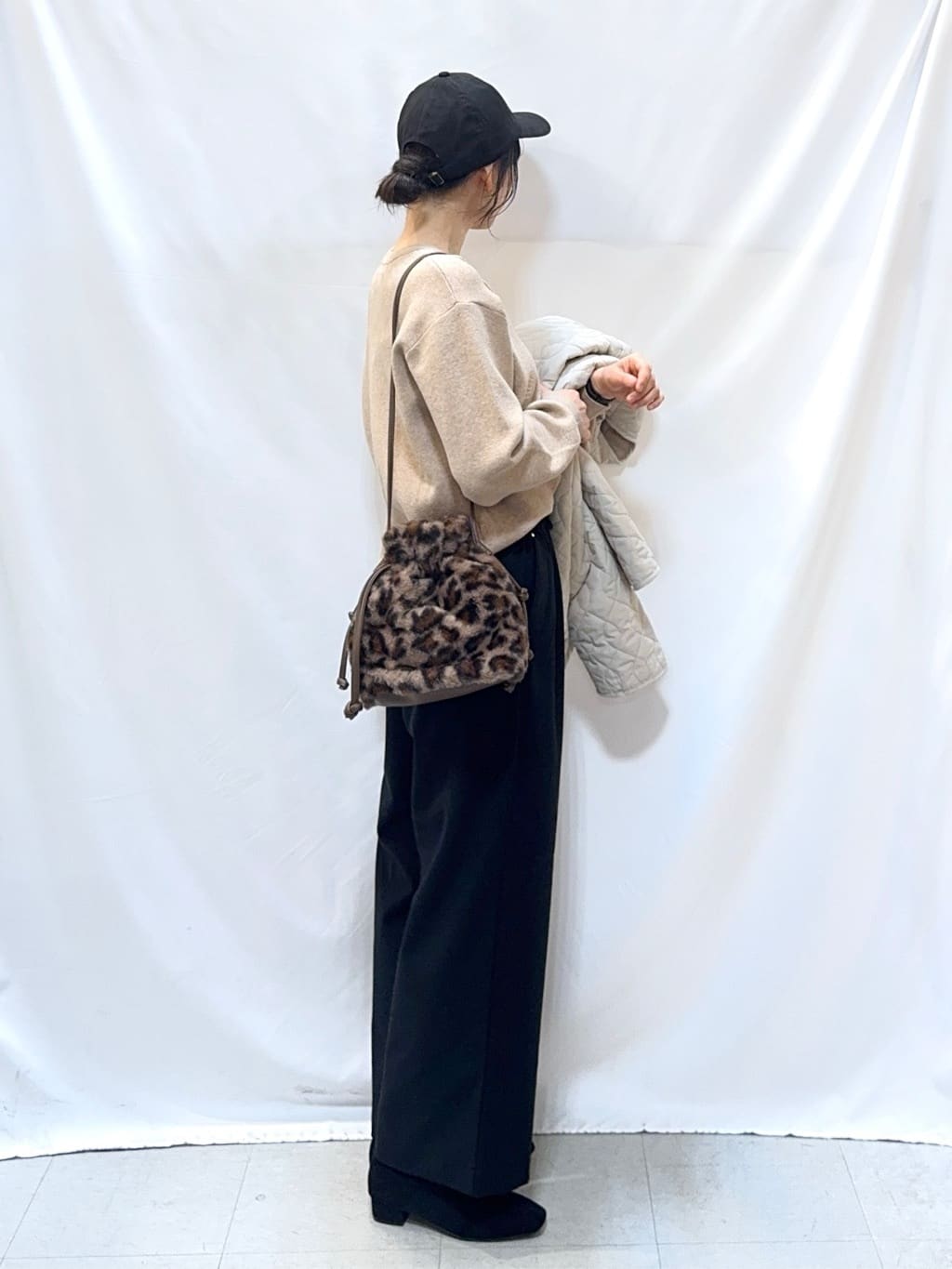 𝐇𝐢𝐫𝐨𝐦𝐢さんの「SHOO･LA･RUE｜【洗濯機可/S-LL】もちもちタッチ スウェットライクロゴニット」を使ったコーディネート