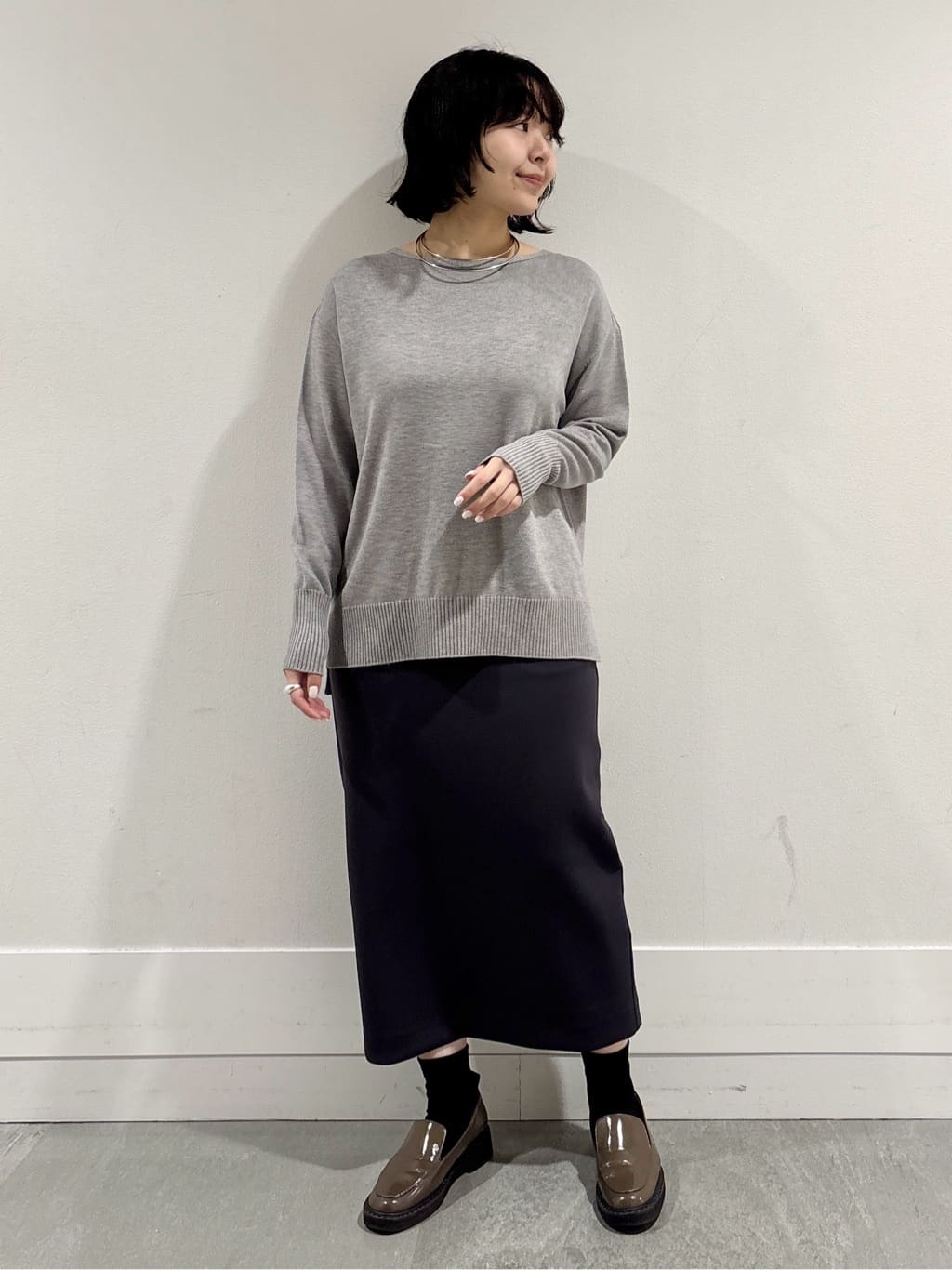 モエカさんの「UNTITLED｜【8色展開/体型カバー】魅せるタイムレスニット」を使ったコーディネート