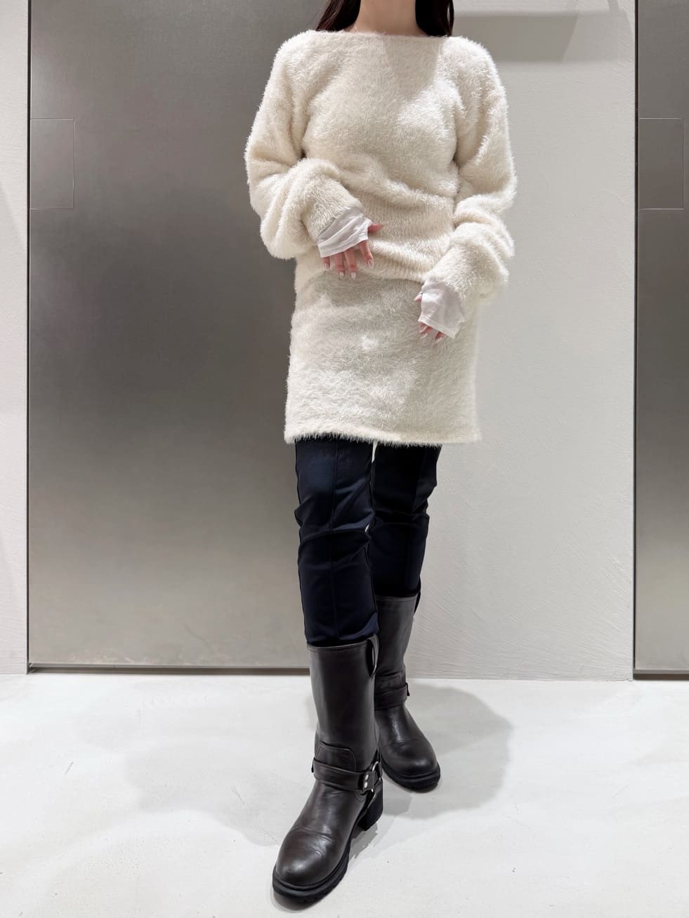 kanamiさんの「CODE A｜feather mini skirt」を使ったコーディネート