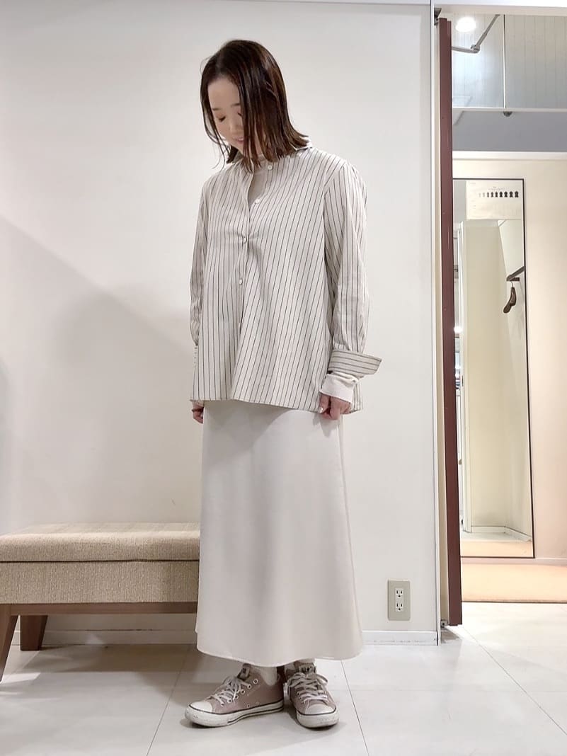 YUIさんの「UNTITLED｜【ウエストゴム/洗える】サテンナロースカート」を使ったコーディネート