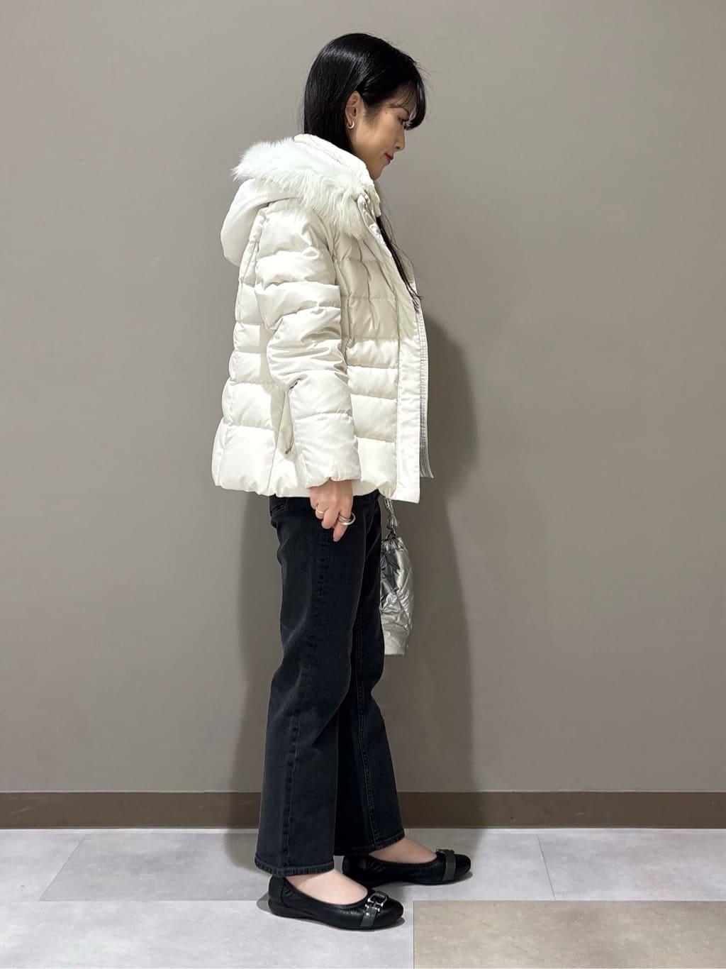 KEIKOさんの「INDIVI｜【名品／撥水／抗菌防臭】ショート丈リサイクルダウンコート」を使ったコーディネート