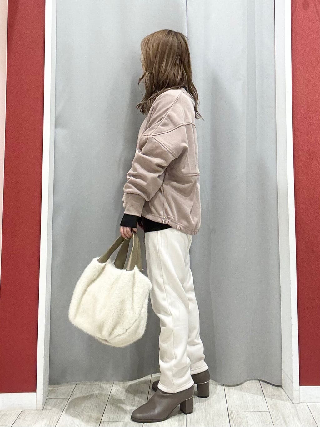 shioさんの「SHOO･LA･RUE｜【洗濯機可/撥水】フェイクファーフード ロングダウン」を使ったコーディネート