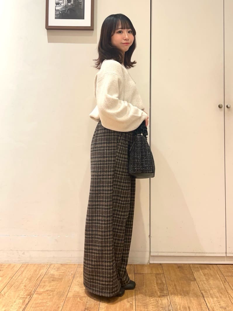 AIRIさんの「SHOO･LA･RUE｜【S-LL】きらっと華やぐ　大人のスパンコールニット」を使ったコーディネート