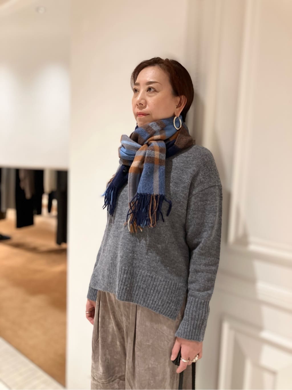 TAJIさんの「DRESSTERIOR｜アルパカブレンドVネックニット」を使ったコーディネート