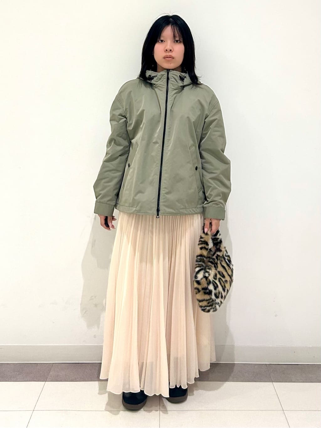 とりみさんの「DRESSTERIOR｜【ウォッシャブル/撥水素材】撥水ツイル マウンテンパーカー」を使ったコーディネート