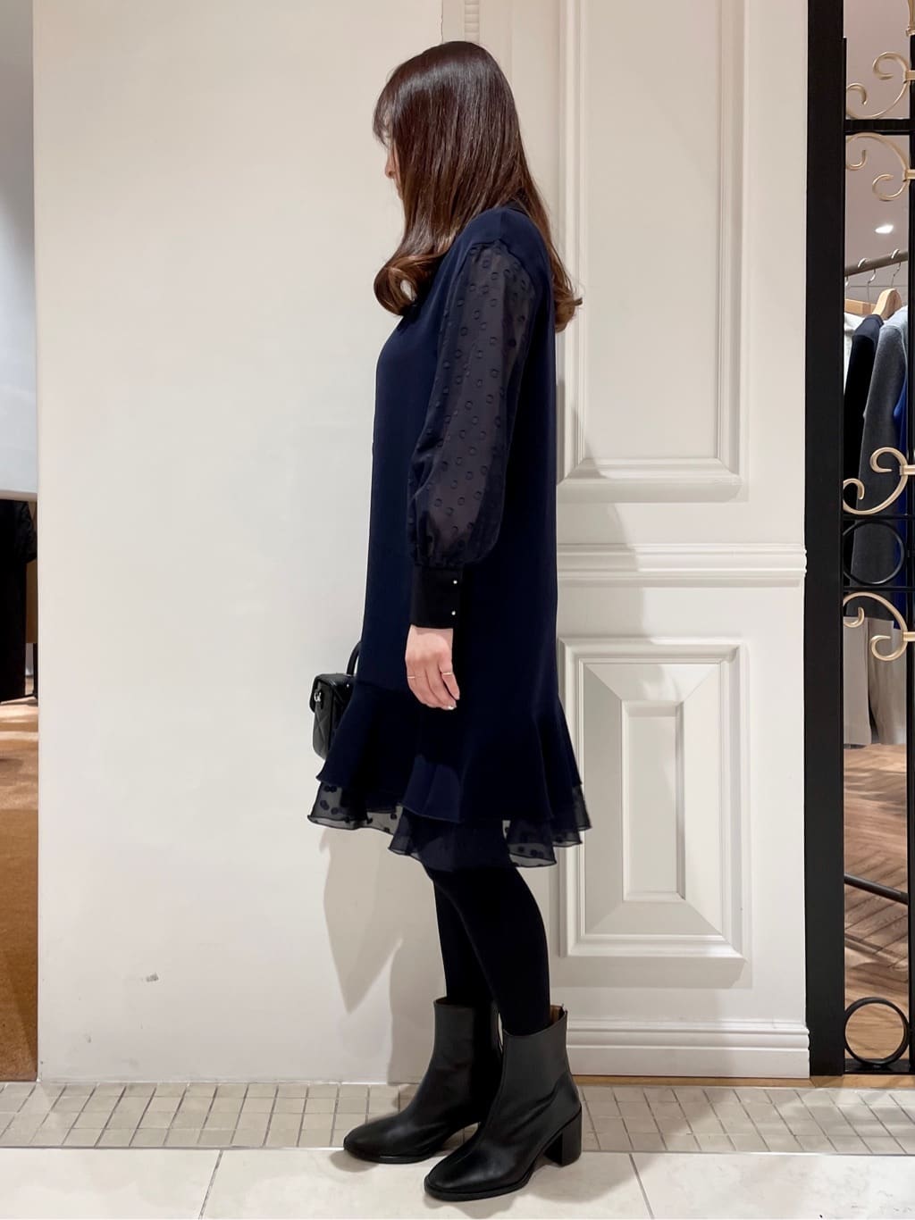 minowaさんの「DRESSTERIOR｜◆【ウォッシャブル】ダブルクロスボリュームスリーブミニワンピース」を使ったコーディネート