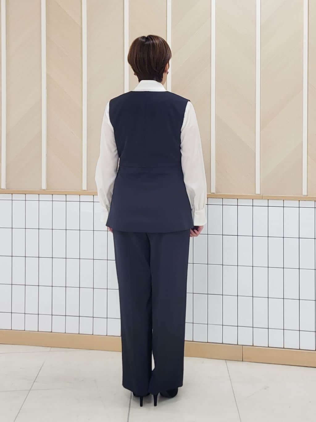 tomoさんの「COUP DE CHANCE｜【手洗い可／日本製／セットアップ可】カラーレスジレ」を使ったコーディネート