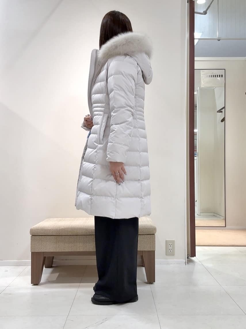 YUIさんの「UNTITLED｜【はっ水機能/フード取り外し可/防寒】ロングダウンコート」を使ったコーディネート