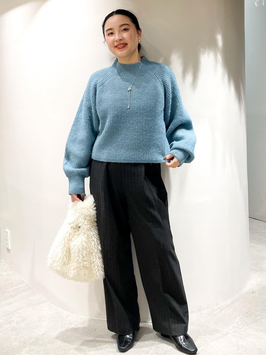 かりんさんの「OPAQUE.CLIP｜ピンストライプイージーワイドパンツ【吸湿発熱／ストレッチ／洗濯機OK】」を使ったコーディネート