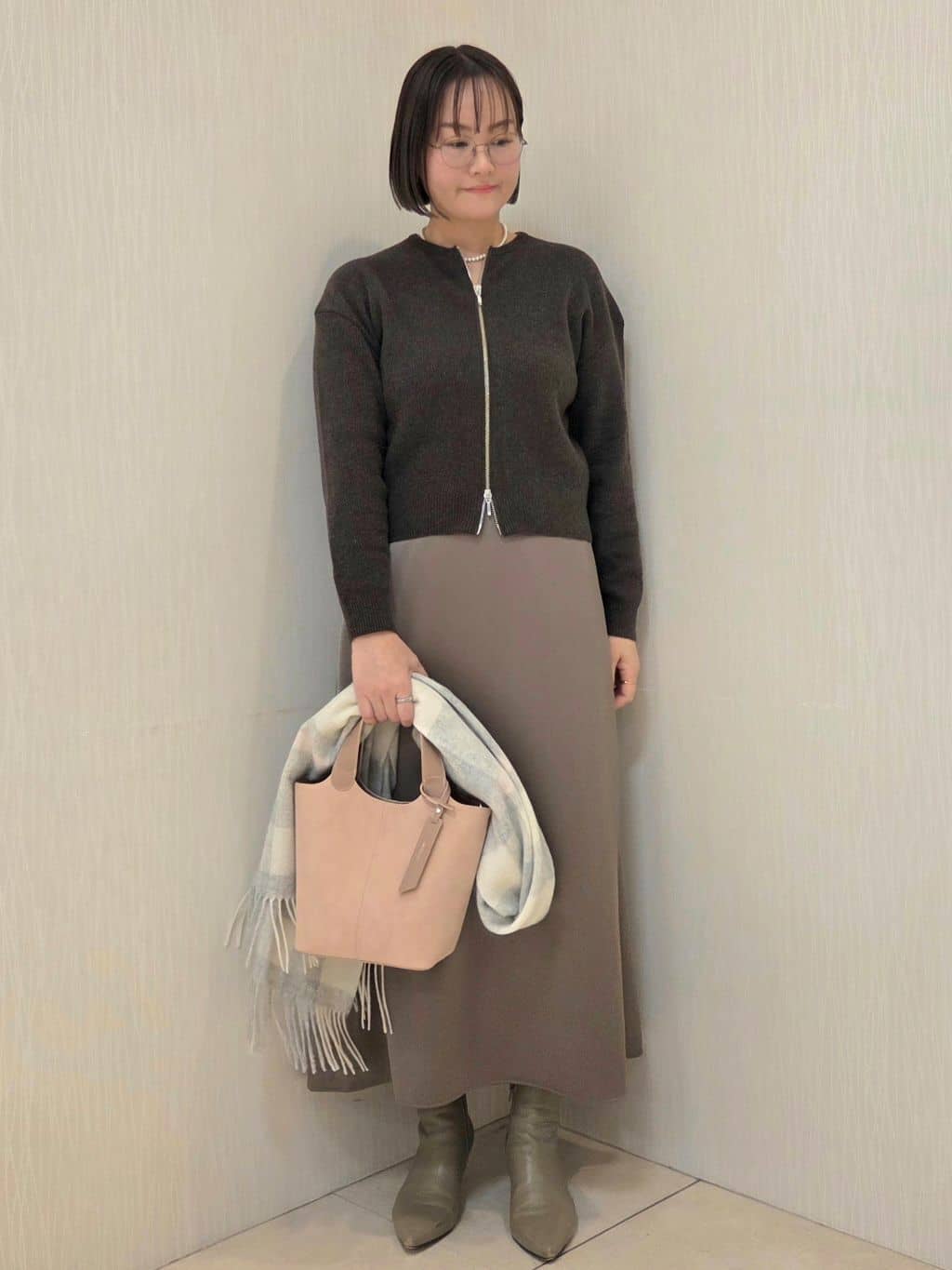 naokoさんの「UNTITLED｜【ゆったりサイズ／着丈短め】ジップニットカーディガン」を使ったコーディネート