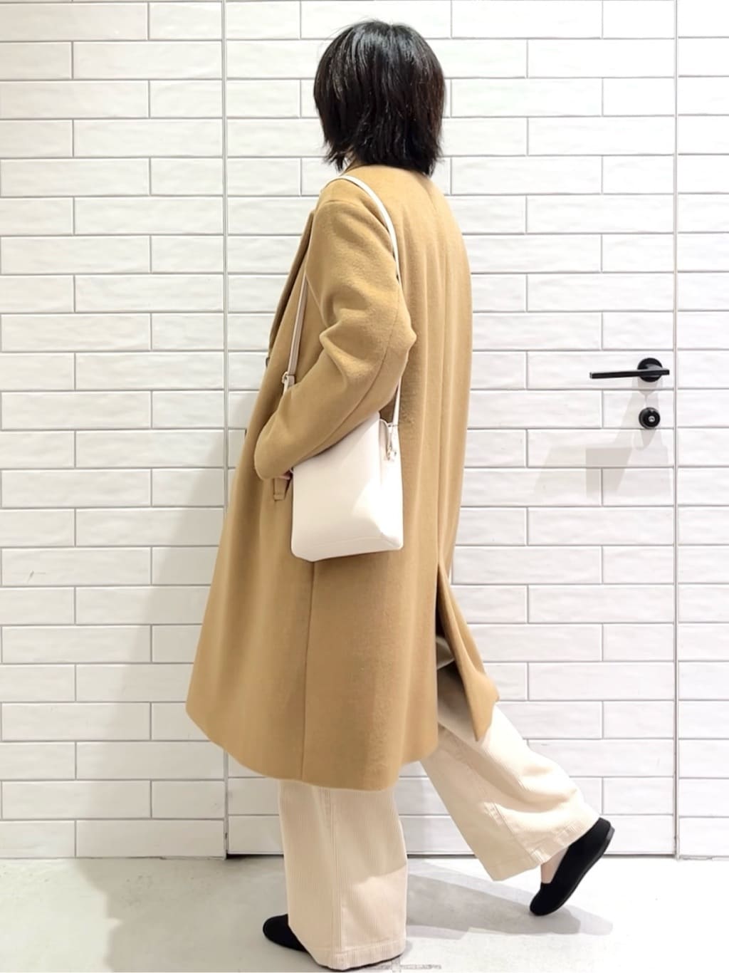 しおりさんの「OPAQUE.CLIP｜カシミヤブレンドウールチェスターコート」を使ったコーディネート