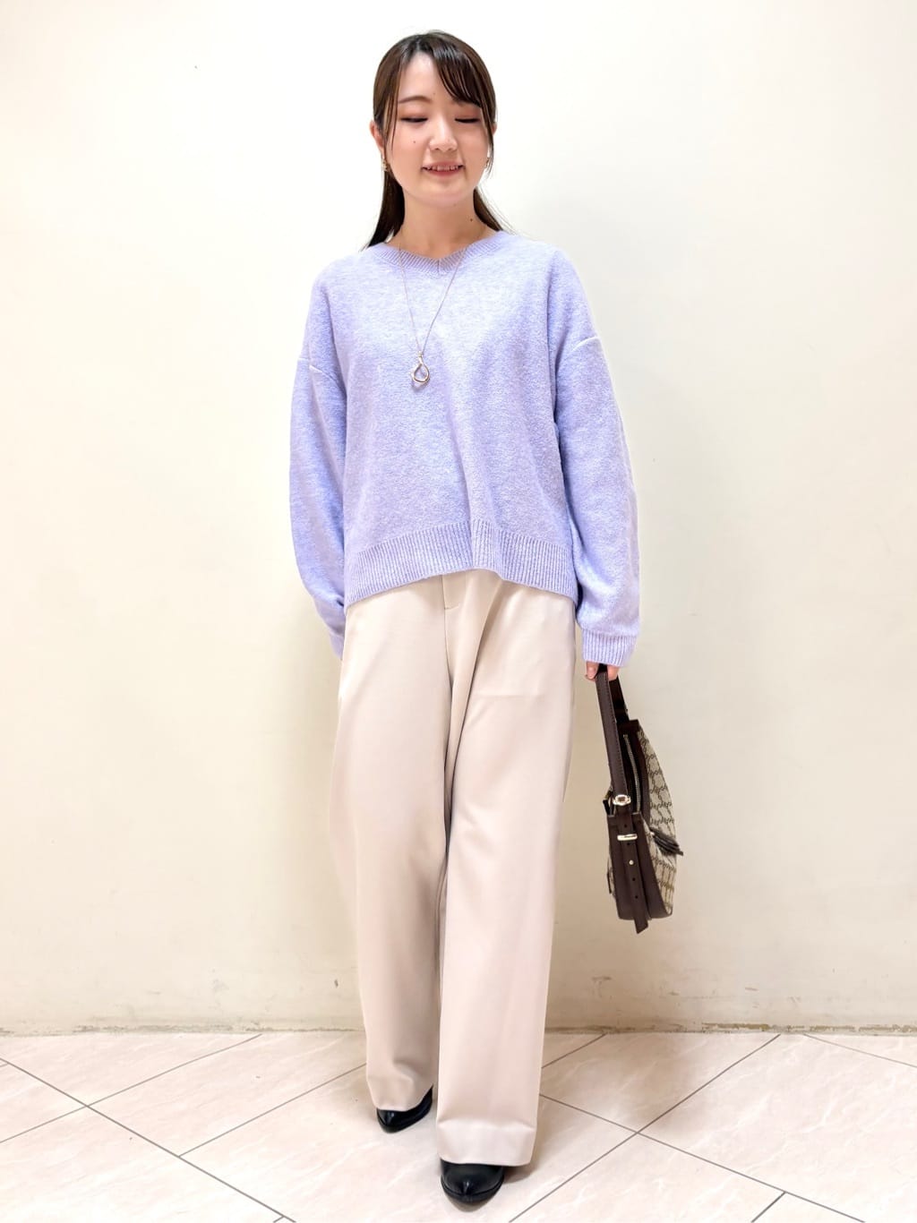 mikiさんの「Reflect｜【選べる5色／ゆったりシルエット】Vネックスパンコールニット」を使ったコーディネート