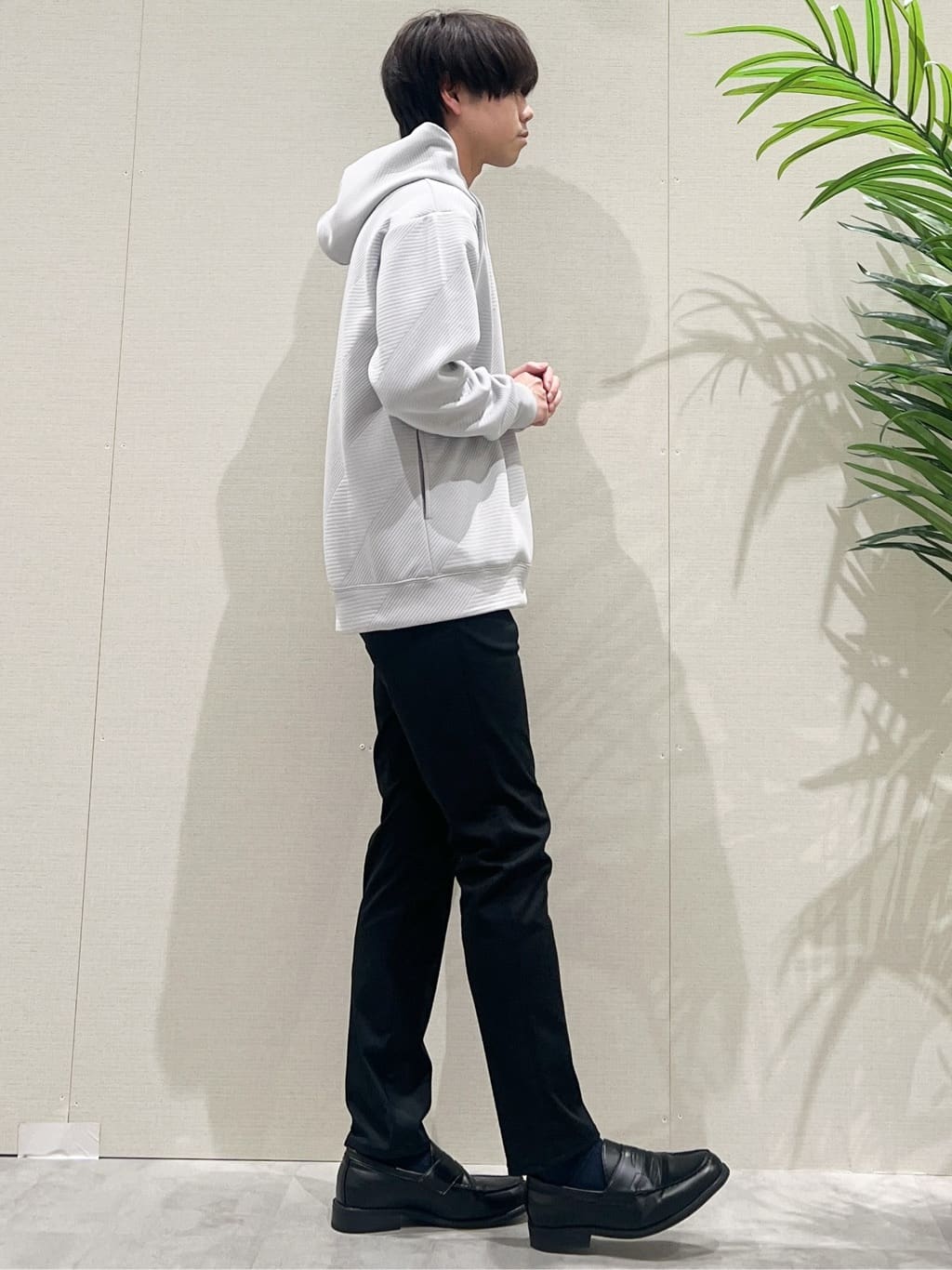 SHI-MAさんの「THE SHOP TK｜【さりげない表情が、品よく映える。】ふくれジャカードパーカ」を使ったコーディネート