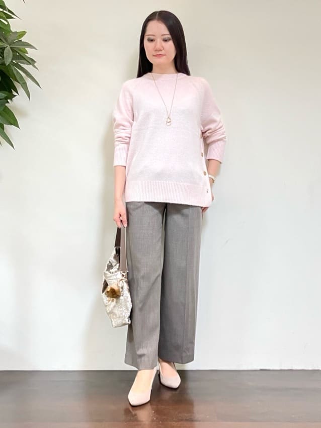 カレンさんの「UNTITLED｜【重ね着もおすすめ/洗える】ウールカシミヤ クルーネックニット」を使ったコーディネート