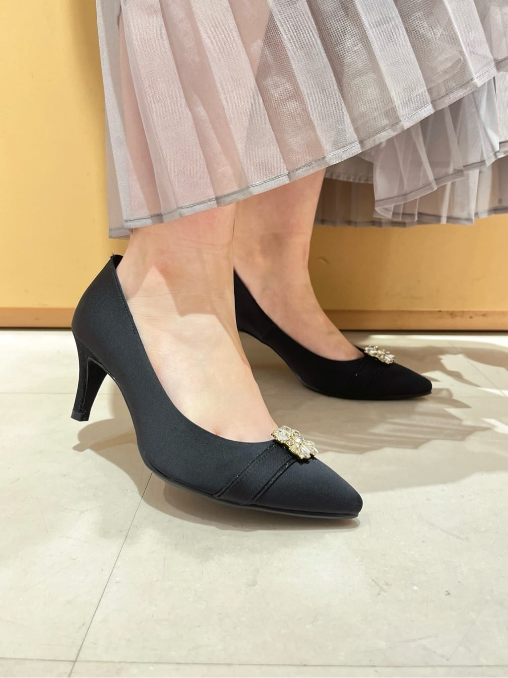 このかさんの「ESPERANZA｜【12時間パンプス】約7．5cm／ビジューベルト パーティ-結婚式に最適」を使ったコーディネート