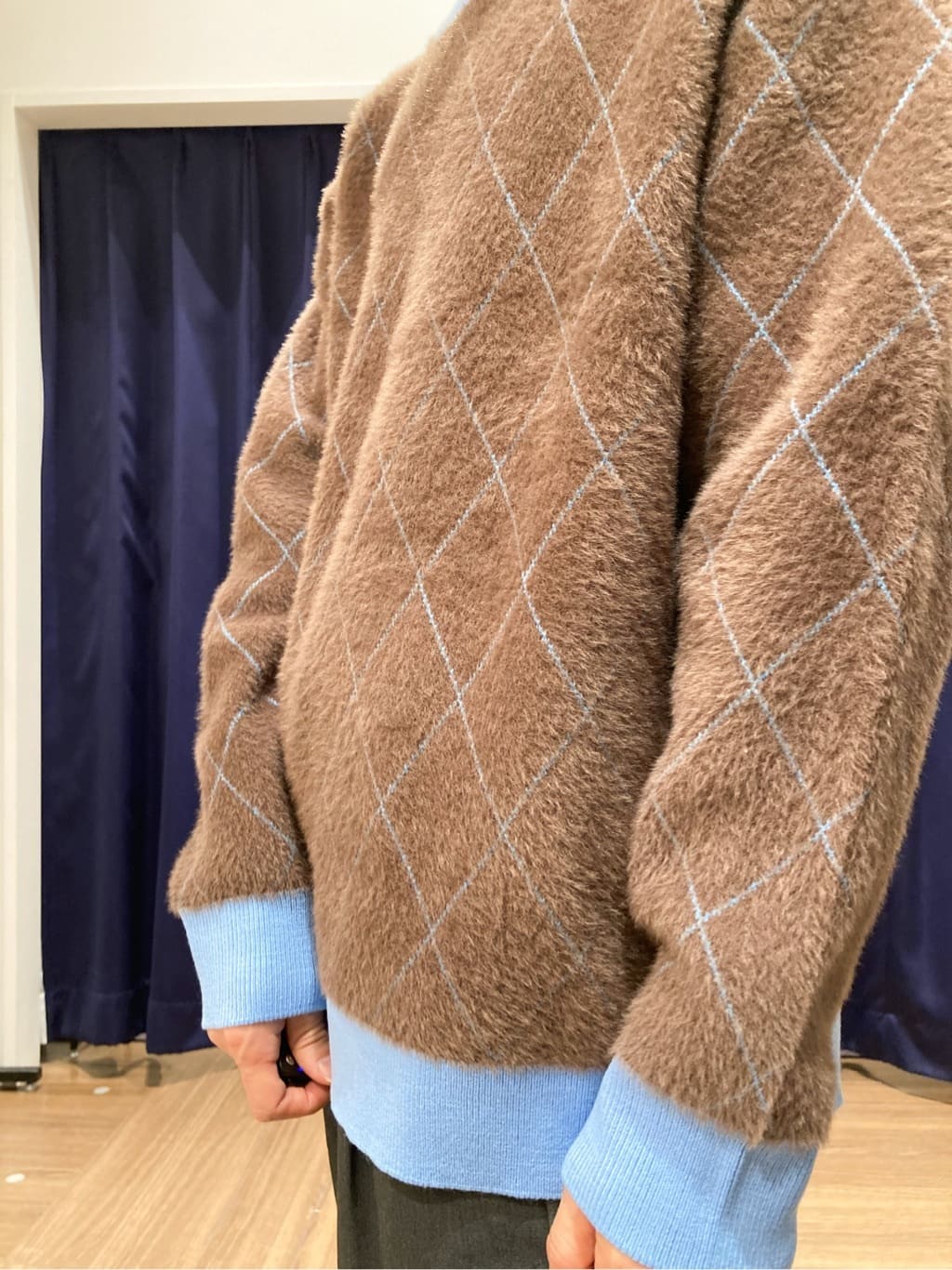 つーじーさんの「THE SHOP TK｜【ふんわり心地いい肌触り】　ダイヤ柄シャギーニット」を使ったコーディネート