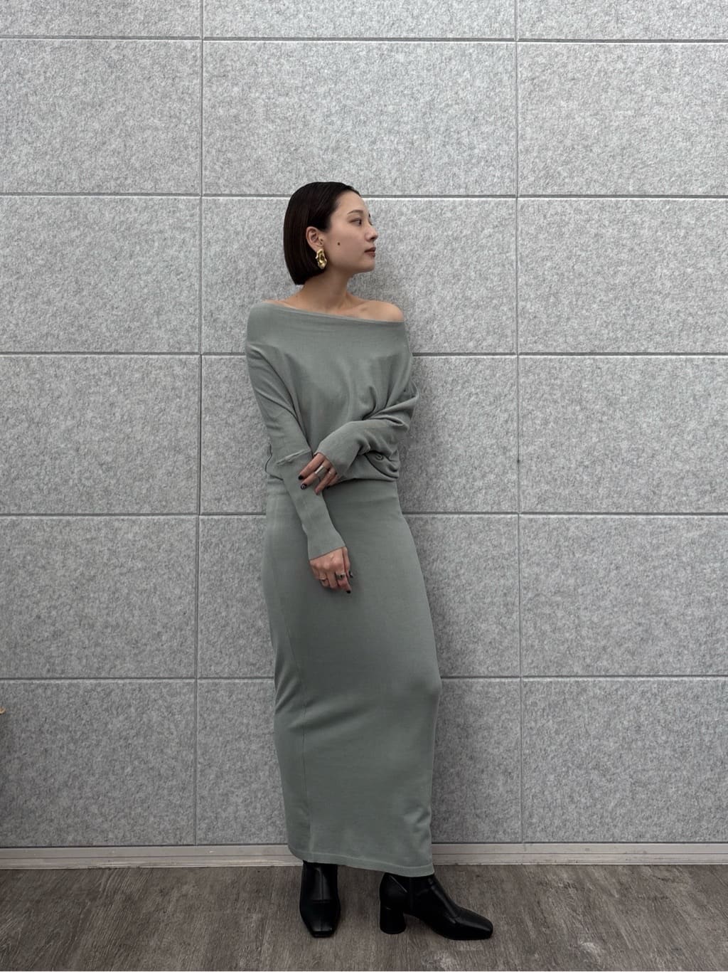 ayanoさんの「INDIVI｜ドレープオフショルニットワンピース」を使ったコーディネート