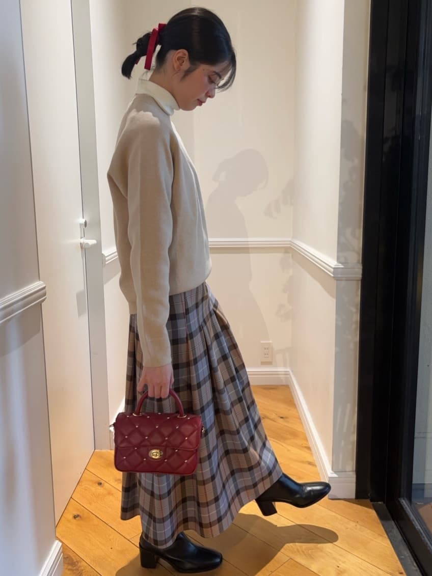 pupiさんの「DRESSTERIOR｜【インナー使いに最適/しっとり暖かな吸湿発熱素材】タートルネックプルオーバー」を使ったコーディネート