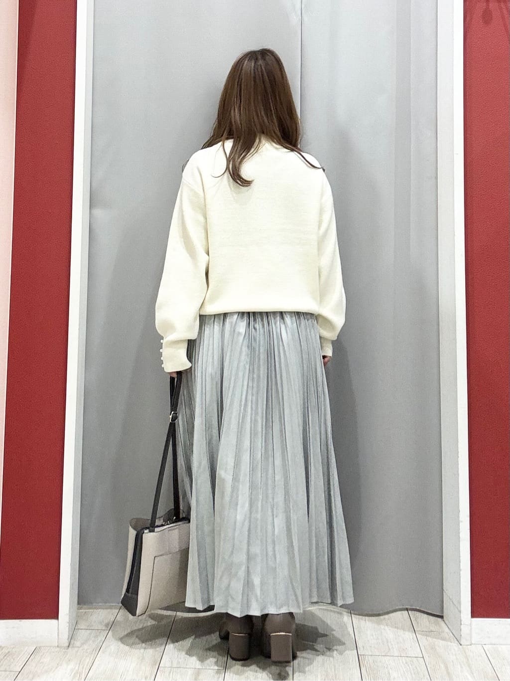 shioさんの「SHOO･LA･RUE｜【洗濯機可/S-LL】きれいめにもカジュアルにも スエードライク プリーツスカート」を使ったコーディネート