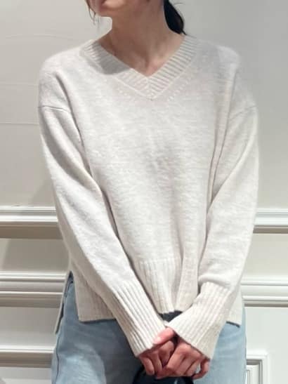 TSUKUIさんの「DRESSTERIOR｜アルパカブレンドVネックニット」を使ったコーディネート