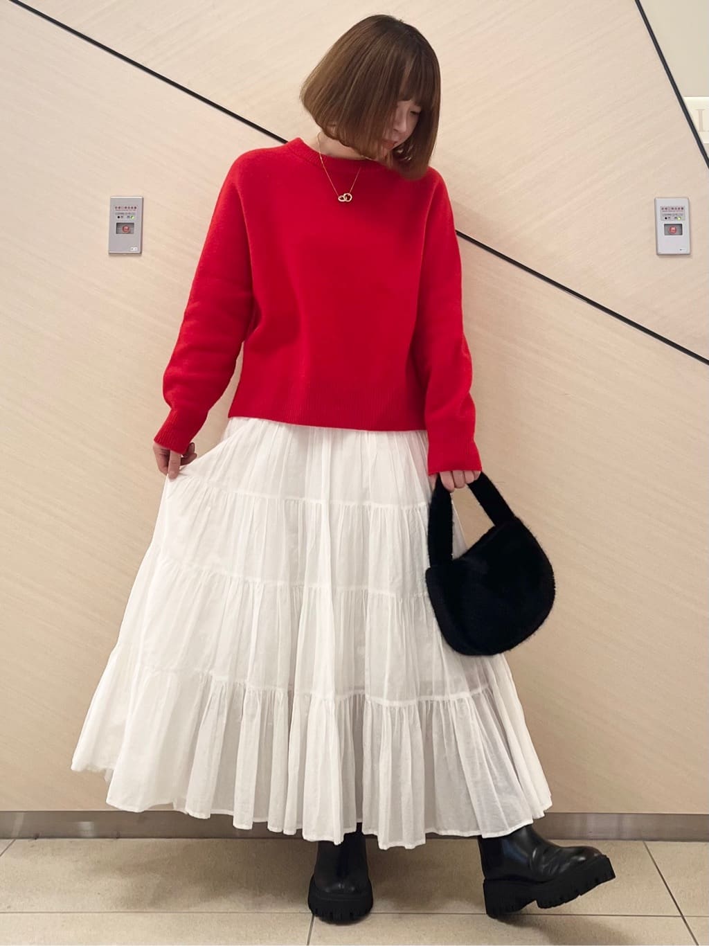 yahataさんの「DRESSTERIOR｜◆コンパクトフェイクファーバッグ」を使ったコーディネート