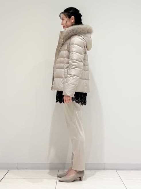 kayoさんの「INDIVI｜【名品／撥水／抗菌防臭】ショート丈リサイクルダウンコート」を使ったコーディネート