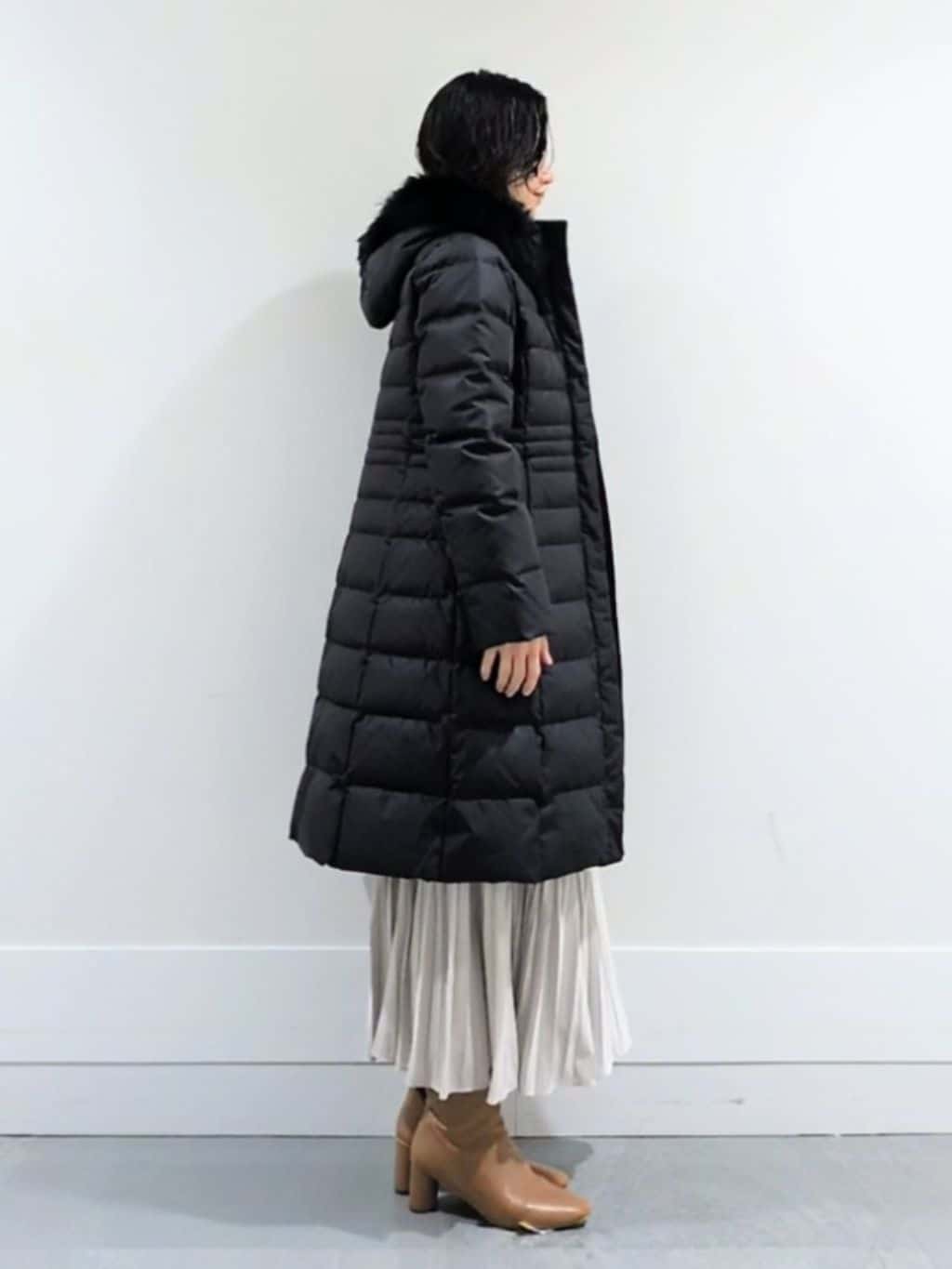 ミズタさんの「UNTITLED｜【はっ水機能/フード取り外し可/防寒】ロングダウンコート」を使ったコーディネート